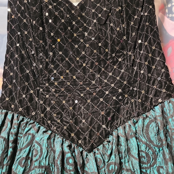 Vintage Gunne Sax Elegant Holiday Black Velevt and Green Strapless Dress - Picture 8 of 9